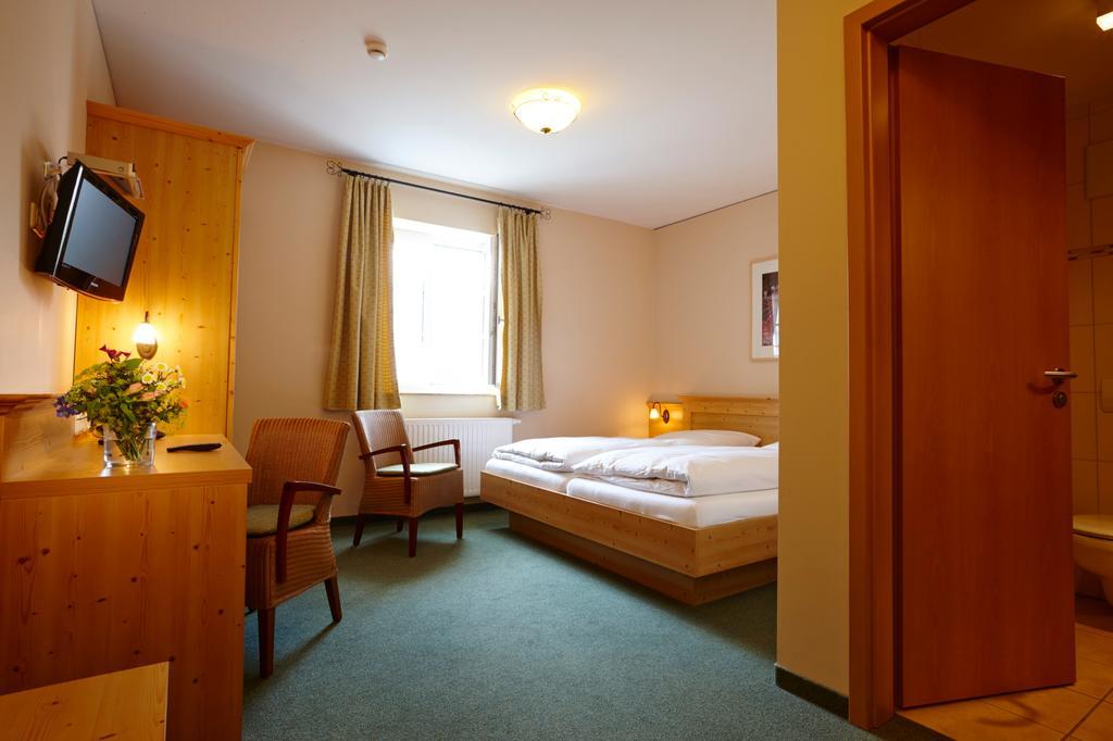 Hattenhofen  Hotel Eberl מראה חיצוני תמונה